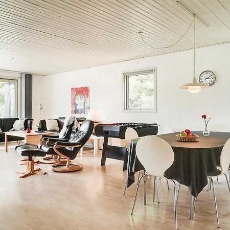 Three-bedroom Holiday In * Blåvand